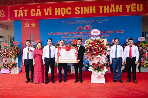 Trường Tiểu học Kim Lan đón Bằng công nhận trường đạt chuẩn Quốc gia mức độ II và kỷ niệm 40 năm ngày Nhà giáo Việt Nam